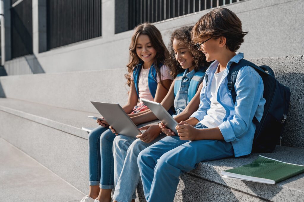 Side,View,Of,Happy,Group,Of,Multiethnic,School,Kids,Preteen